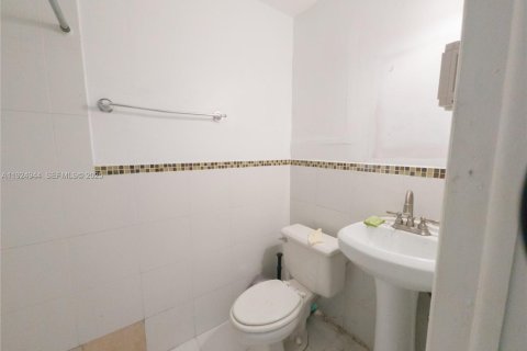 Снять в аренду коммерческую недвижимость в Майами, Флорида 1 спальня, 23.23м2, № 1983032 - фото 7