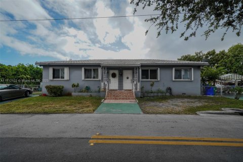 Купить коммерческую недвижимость в Майами, Флорида 170.01м2, № 1984928 - фото 1