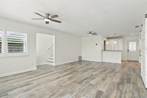 Villa ou maison à vendre à New Smyrna Beach, Floride: 3 chambres, 212.56 m2 № 2430830 - photo 5
