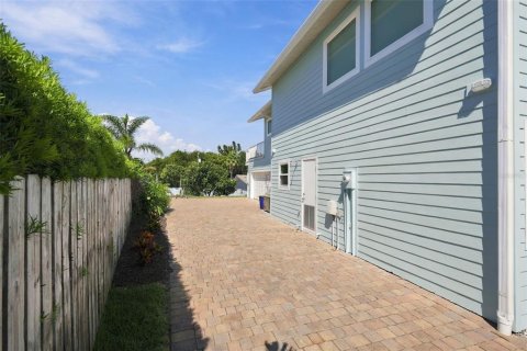 Villa ou maison à vendre à New Smyrna Beach, Floride: 3 chambres, 212.56 m2 № 2430830 - photo 28