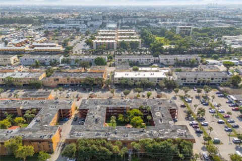 Купить кондоминиум в Хайалиа, Флорида 1 спальня, 54.16м2, № 2039563 - фото 16