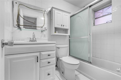 Купить кондоминиум в Хайалиа, Флорида 1 спальня, 54.16м2, № 2039563 - фото 13