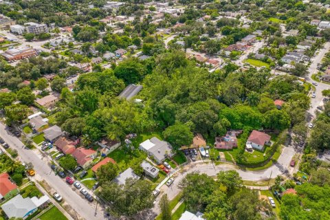 Propiedad comercial en venta en Miami, Florida № 1937244 - foto 14