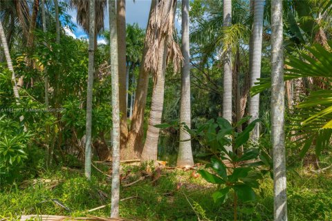 Propiedad comercial en venta en Miami, Florida № 1937244 - foto 5