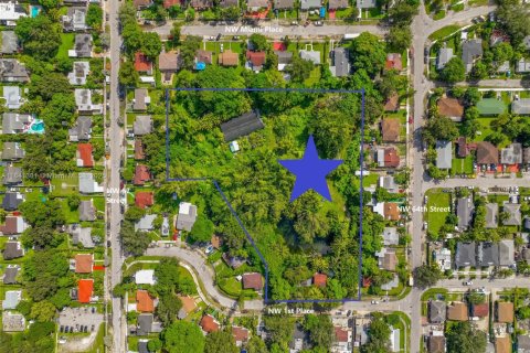 Propiedad comercial en venta en Miami, Florida № 1937244 - foto 7