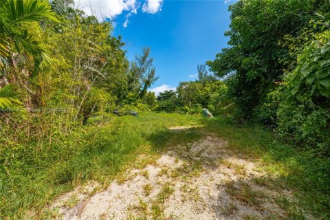 Propiedad comercial en venta en Miami, Florida № 1937244 - foto 2