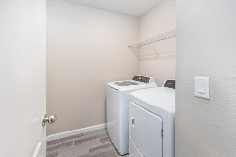 Townhouse in Jacksonville, Florida 3 bedrooms, 157.93 sq.m. № 2156131 - photo 16