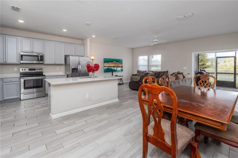 Townhouse in Jacksonville, Florida 3 bedrooms, 157.93 sq.m. № 2156131 - photo 4