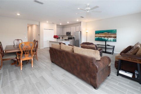 Townhouse in Jacksonville, Florida 3 bedrooms, 157.93 sq.m. № 2156131 - photo 13