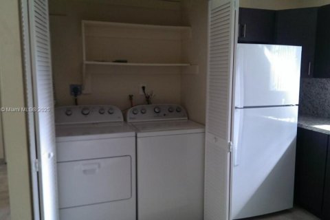 Casa en alquiler en North Miami Beach, Florida, 2 dormitorios, 83.61 m2 № 1944708 - foto 7