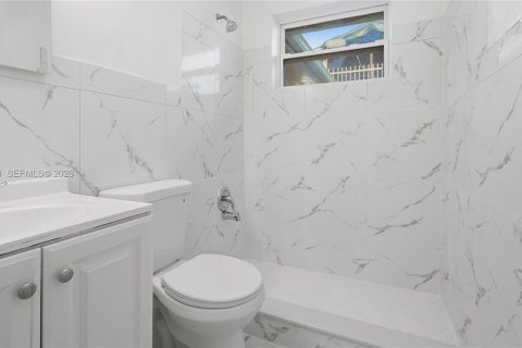 House in Fort Lauderdale, Florida 2 bedrooms, 225.66 sq.m. № 2399677 - photo 5