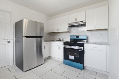House in Fort Lauderdale, Florida 2 bedrooms, 225.66 sq.m. № 2399677