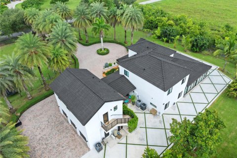 Купить виллу или дом в Хомстед, Флорида 1 комната, 366.5м2, № 1968551 - фото 2