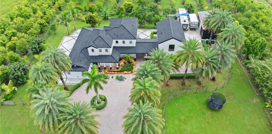 Дом в Хомстед, Флорида 1 комната, 366.5м2 № 1968551