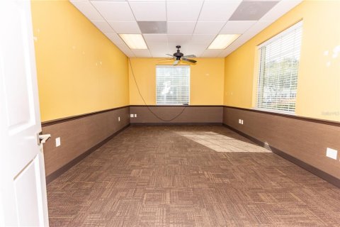 Commercial property in The Villages, Florida 552.77 sq.m. № 2104362 - photo 12