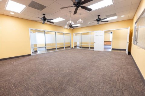 Commercial property in The Villages, Florida 552.77 sq.m. № 2104362 - photo 11