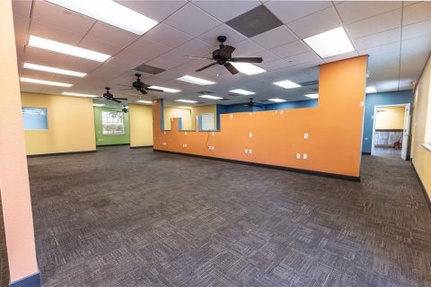 Commercial property in The Villages, Florida 552.77 sq.m. № 2104362 - photo 24