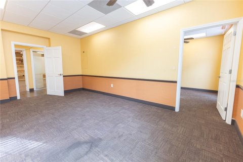 Commercial property in The Villages, Florida 552.77 sq.m. № 2104362 - photo 15