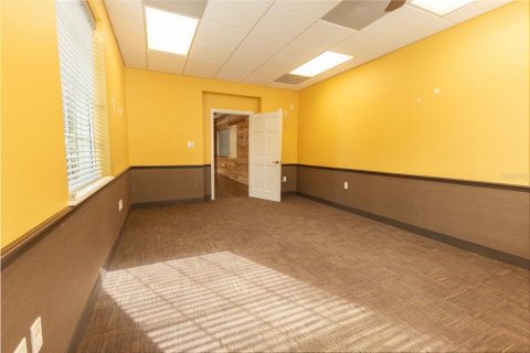 Commercial property in The Villages, Florida 552.77 sq.m. № 2104362 - photo 13