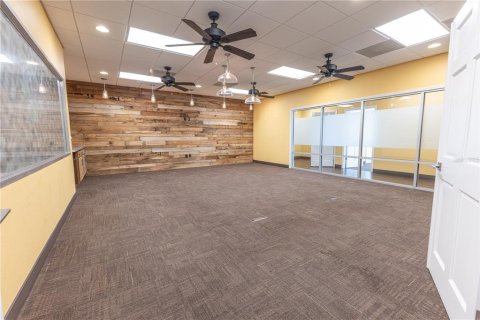Commercial property in The Villages, Florida 552.77 sq.m. № 2104362 - photo 8