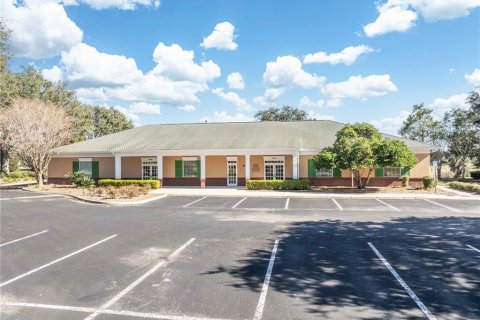 Propiedad comercial en The Villages, Florida 552.77 m2 № 2104362