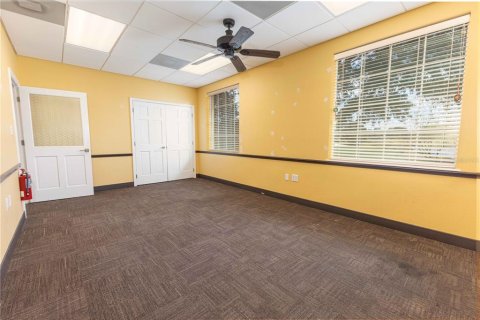 Commercial property in The Villages, Florida 552.77 sq.m. № 2104362 - photo 18