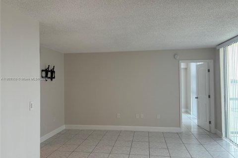 Copropriété à louer à Miami, Floride: 2 chambres, 84.54 m2 № 1964445 - photo 3