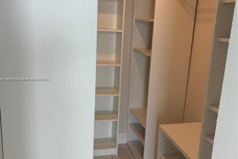 Copropriété à louer à Miami, Floride: 2 chambres, 84.54 m2 № 1964445 - photo 12