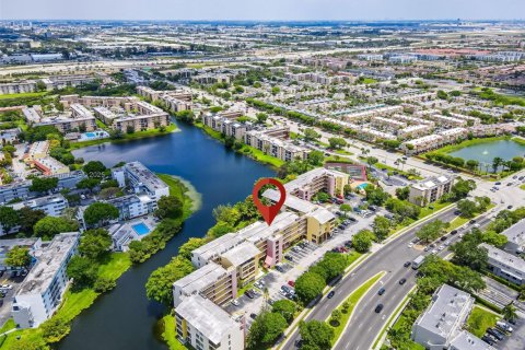 Adosado en venta en Miami, Florida, 3 dormitorios, 142.88 m2 № 1867118 - foto 17
