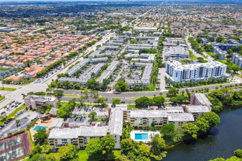 Adosado en venta en Miami, Florida, 3 dormitorios, 142.88 m2 № 1867118 - foto 16