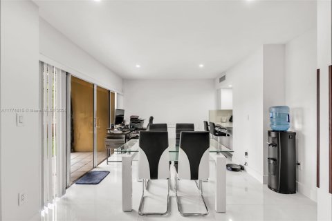 Adosado en venta en Miami, Florida, 3 dormitorios, 142.88 m2 № 1867118 - foto 20