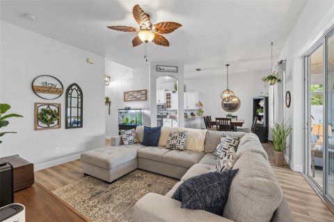 Casa en venta en Tarpon Springs, Florida, 3 dormitorios, 143.63 m2 № 1900351 - foto 9