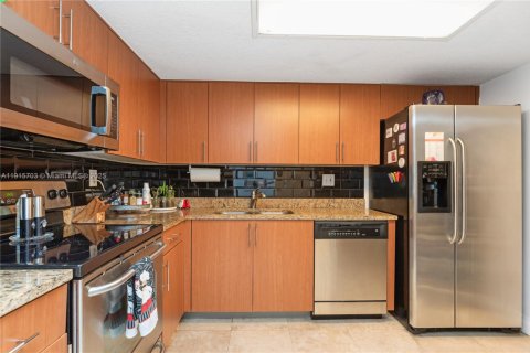 Condo in Aventura, Florida, 2 bedrooms  № 1971794 - photo 17