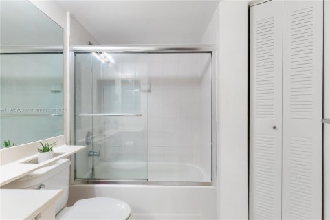 Condo in Aventura, Florida, 2 bedrooms  № 1971794 - photo 21