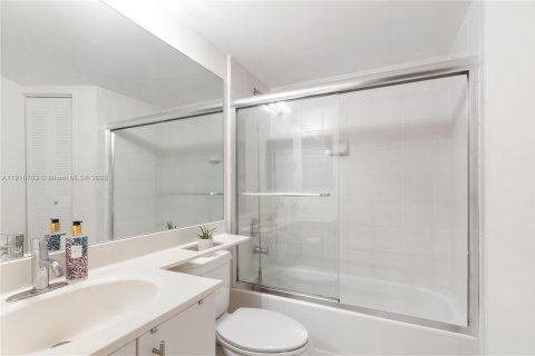 Condo in Aventura, Florida, 2 bedrooms  № 1971794 - photo 20