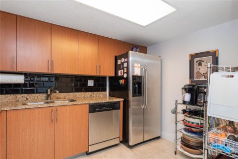 Condo in Aventura, Florida, 2 bedrooms  № 1971794 - photo 16