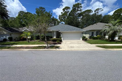 House in Palm Coast, Florida 2 bedrooms, 146.6 sq.m. № 1821439 - photo 1