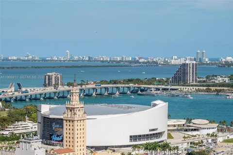 Condominio en Miami, Florida, 1 dormitorio  № 2029933