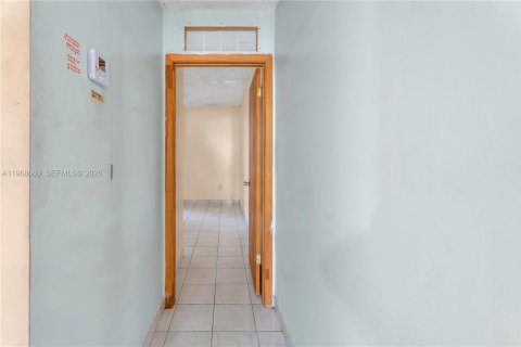 House in Miami, Florida 3 bedrooms, 104.61 sq.m. № 2031794 - photo 7