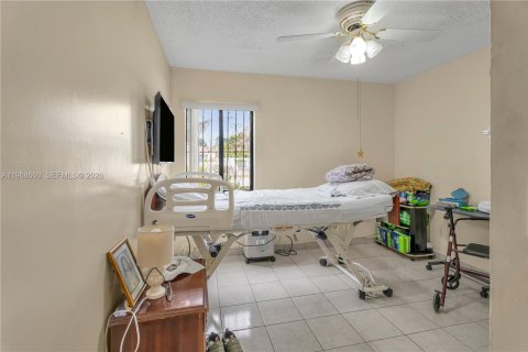 House in Miami, Florida 3 bedrooms, 104.61 sq.m. № 2031794 - photo 8