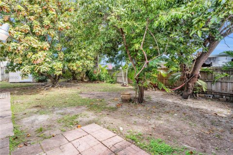 House in Miami, Florida 3 bedrooms, 104.61 sq.m. № 2031794 - photo 14