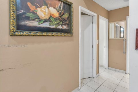 House in Miami, Florida 3 bedrooms, 104.61 sq.m. № 2031794 - photo 5