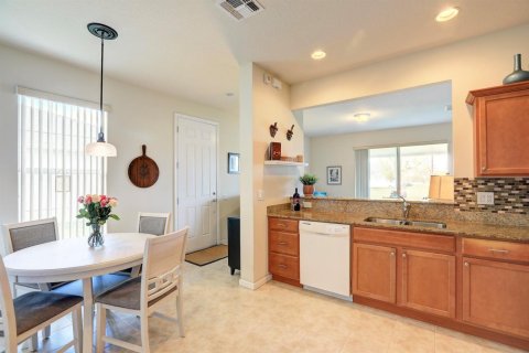 Villa ou maison à vendre à Palm Bay, Floride: 3 chambres, 117.06 m2 № 2245580 - photo 12