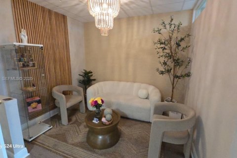 Propiedad comercial en venta en South Miami, Florida № 1983781 - foto 1