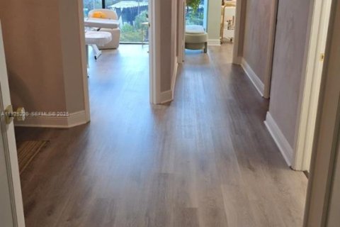 Propiedad comercial en venta en South Miami, Florida № 1983781 - foto 9