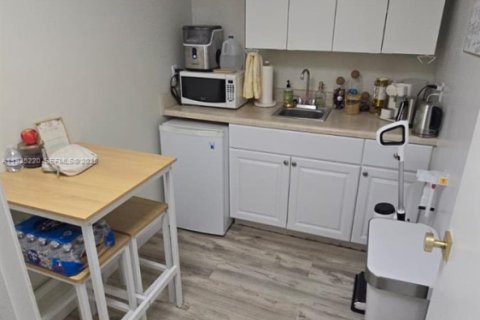 Propiedad comercial en venta en South Miami, Florida № 1983781 - foto 11