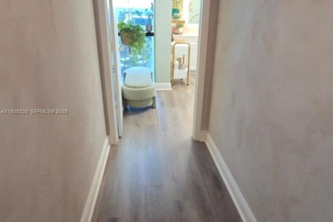 Propiedad comercial en venta en South Miami, Florida № 1983781 - foto 4