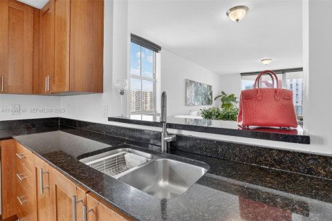 Copropriété à vendre à Aventura, Floride: 2 chambres, 153.29 m2 № 2189451 - photo 11
