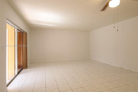 Townhouse in Miami, Florida 2 bedrooms, 103.12 sq.m. № 2402458 - photo 5