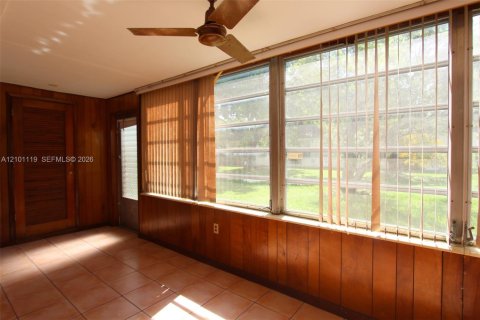 Townhouse in Miami, Florida 2 bedrooms, 103.12 sq.m. № 2402458 - photo 14